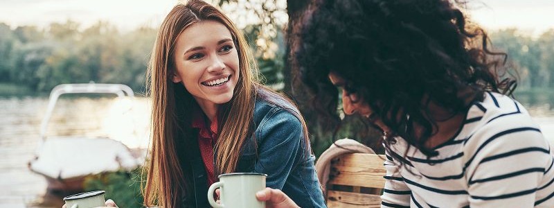 Two girls are having a discussion