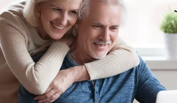 old age couple planning their expenses